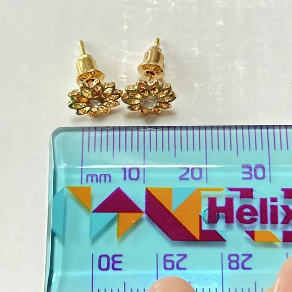 Glamorous BNWT Golden Flower Stud Earrings with Sparkling Crystal Accents - Picture 9 of 10